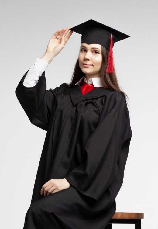Как выглядит идеальная мантия для выпускников Как выглядит идеальная мантия для выпускников